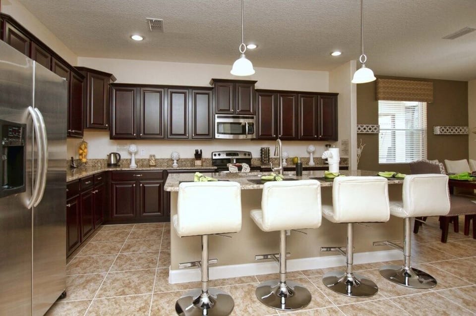 House, 6 Bedrooms | Private kitchen | Dishwasher, paper towels