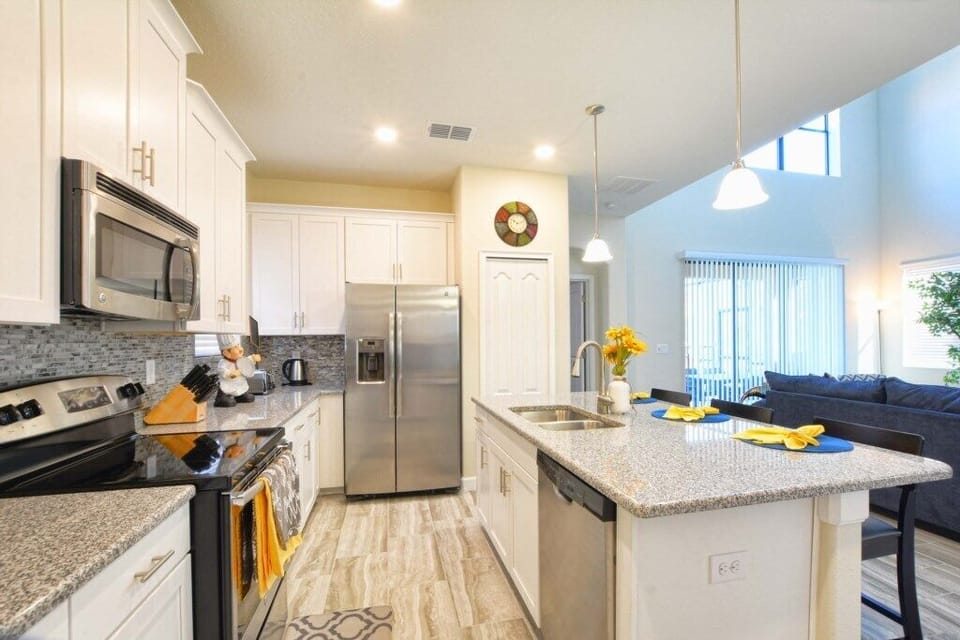 House, 5 Bedrooms | Private kitchen | Dishwasher