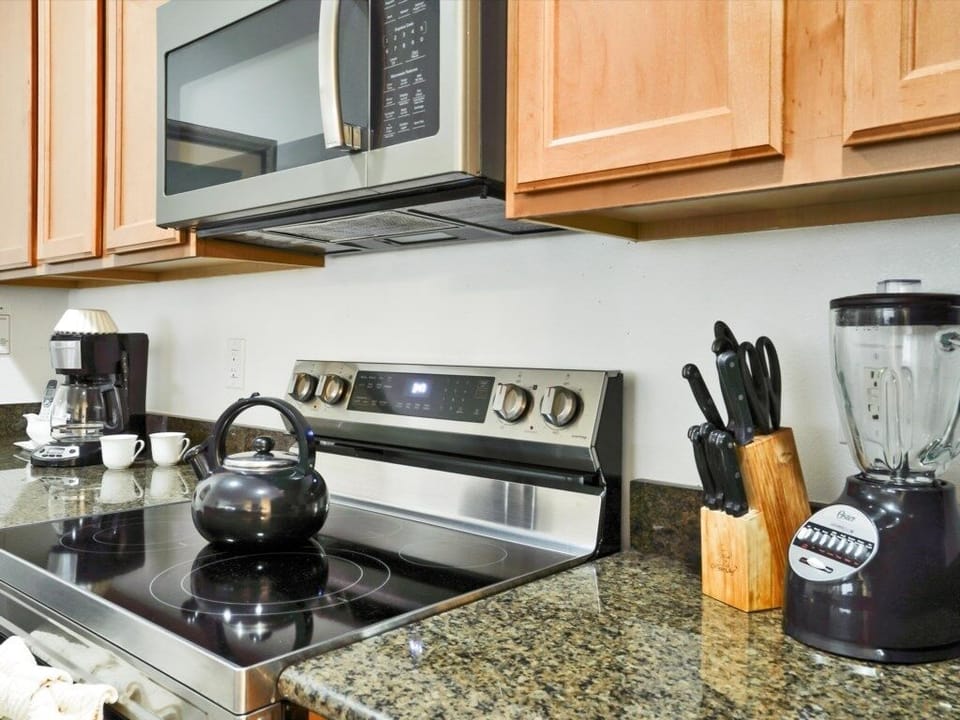 Townhome, 4 Bedrooms | Private kitchen | Paper towels