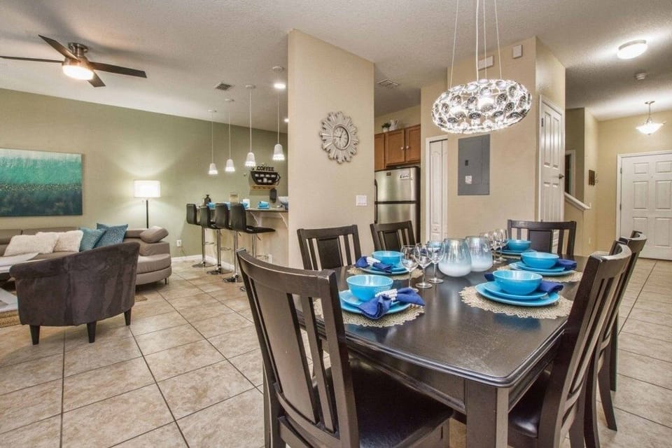 Townhome, 4 Bedrooms | In-room dining