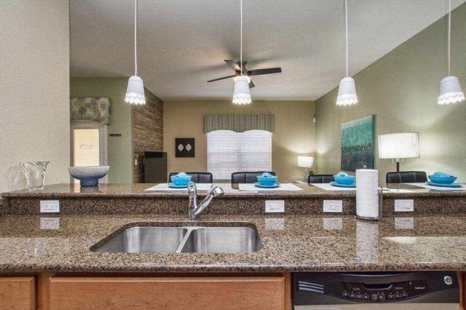 Townhome, 4 Bedrooms | Private kitchen | Dishwasher, paper towels