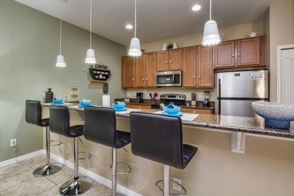 Townhome, 4 Bedrooms | Private kitchen | Dishwasher, paper towels
