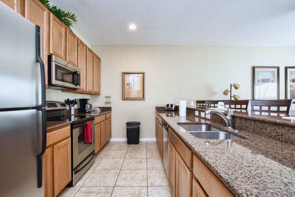 Townhome, 4 Bedrooms | Private kitchen | Paper towels