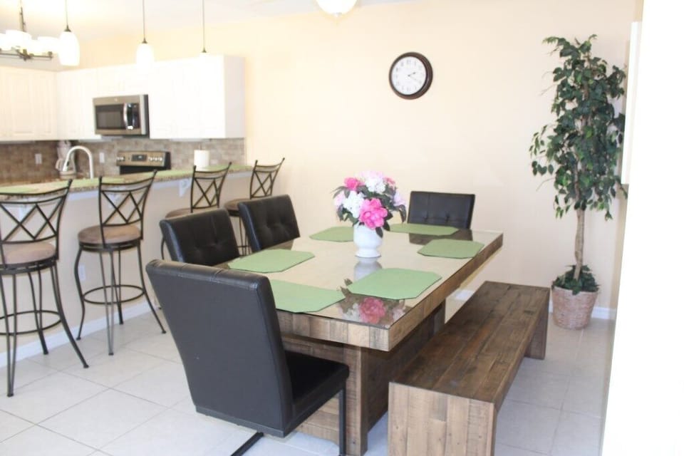 Villa, 3 Bedrooms | Dining