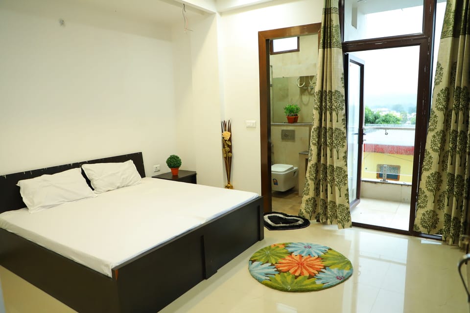 Apartment, 3 Bedrooms, Accessible, Smoking | 4 bedrooms, iron/ironing board, bed sheets