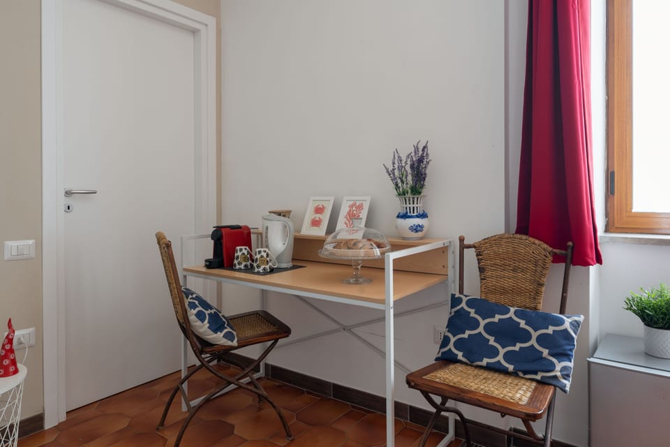 Classic Room | Minibar, free WiFi, bed sheets