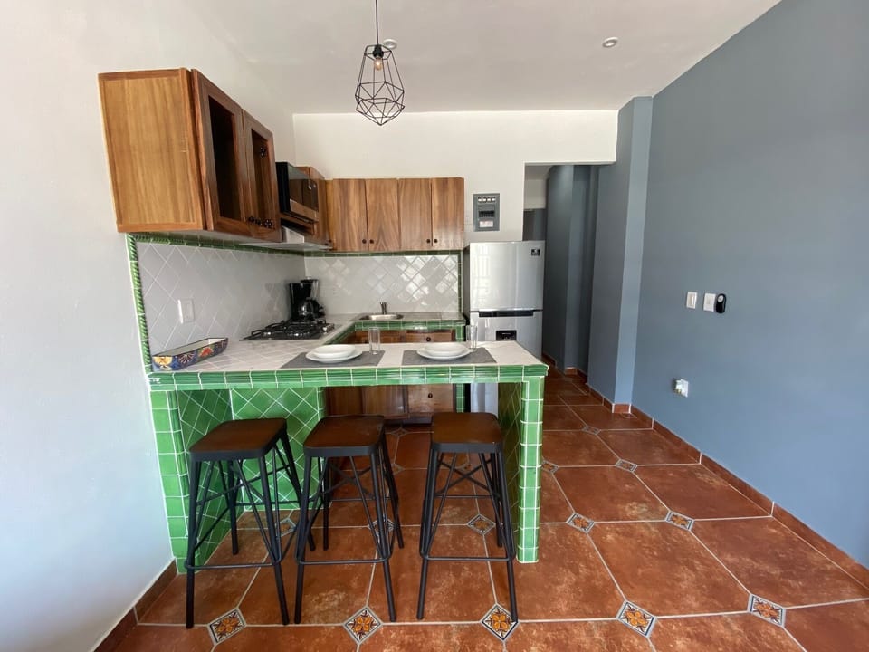 Fully equipped kitchenette with 3 stools