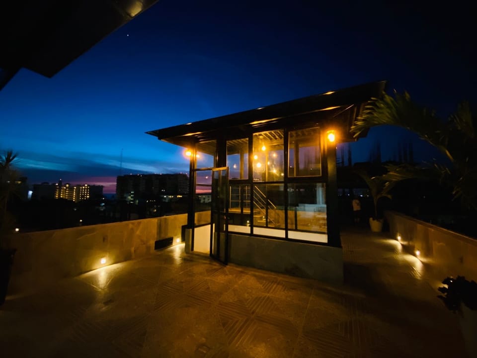 Enjoy our terrace at night 