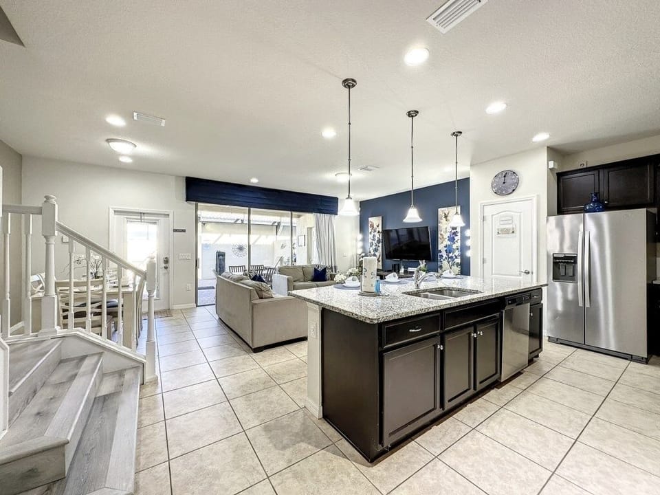 Townhome, 5 Bedrooms | Private kitchen | Microwave, dishwasher, highchair, paper towels