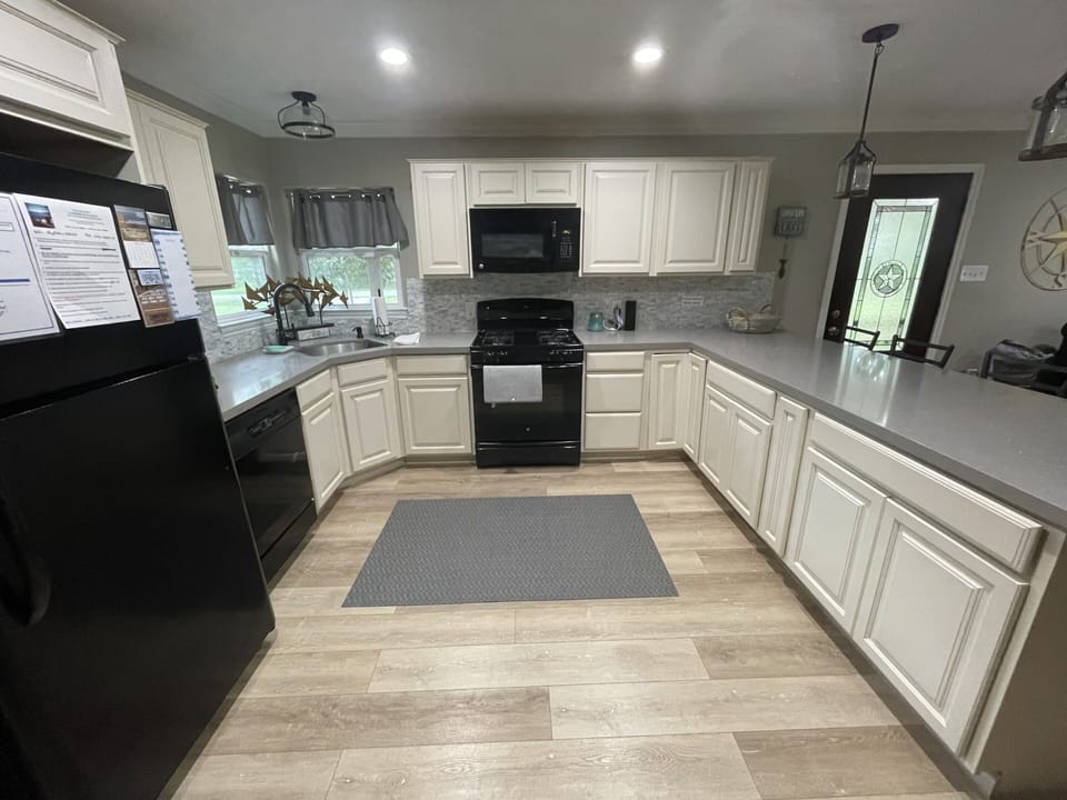 Large open kitchen complete with all your cooking needs. 