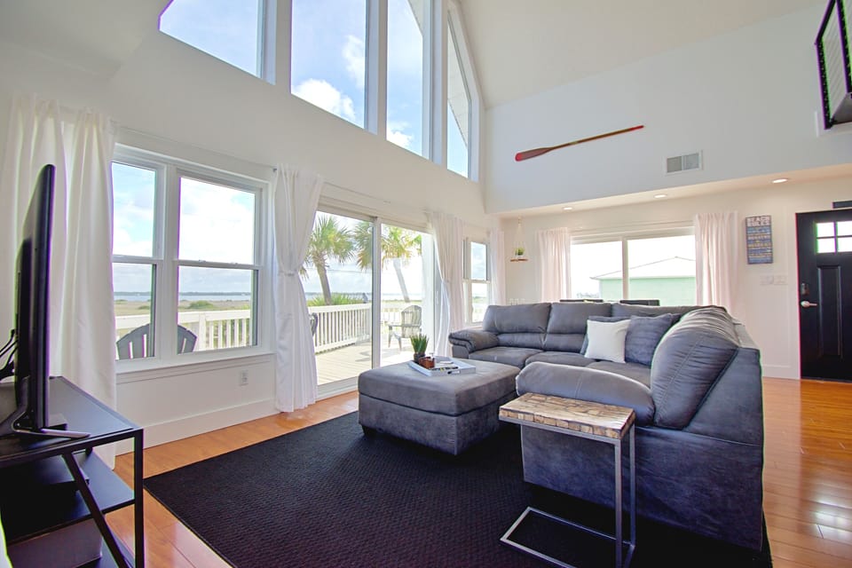 Open Santa Rosa Sound waterviews from the living room