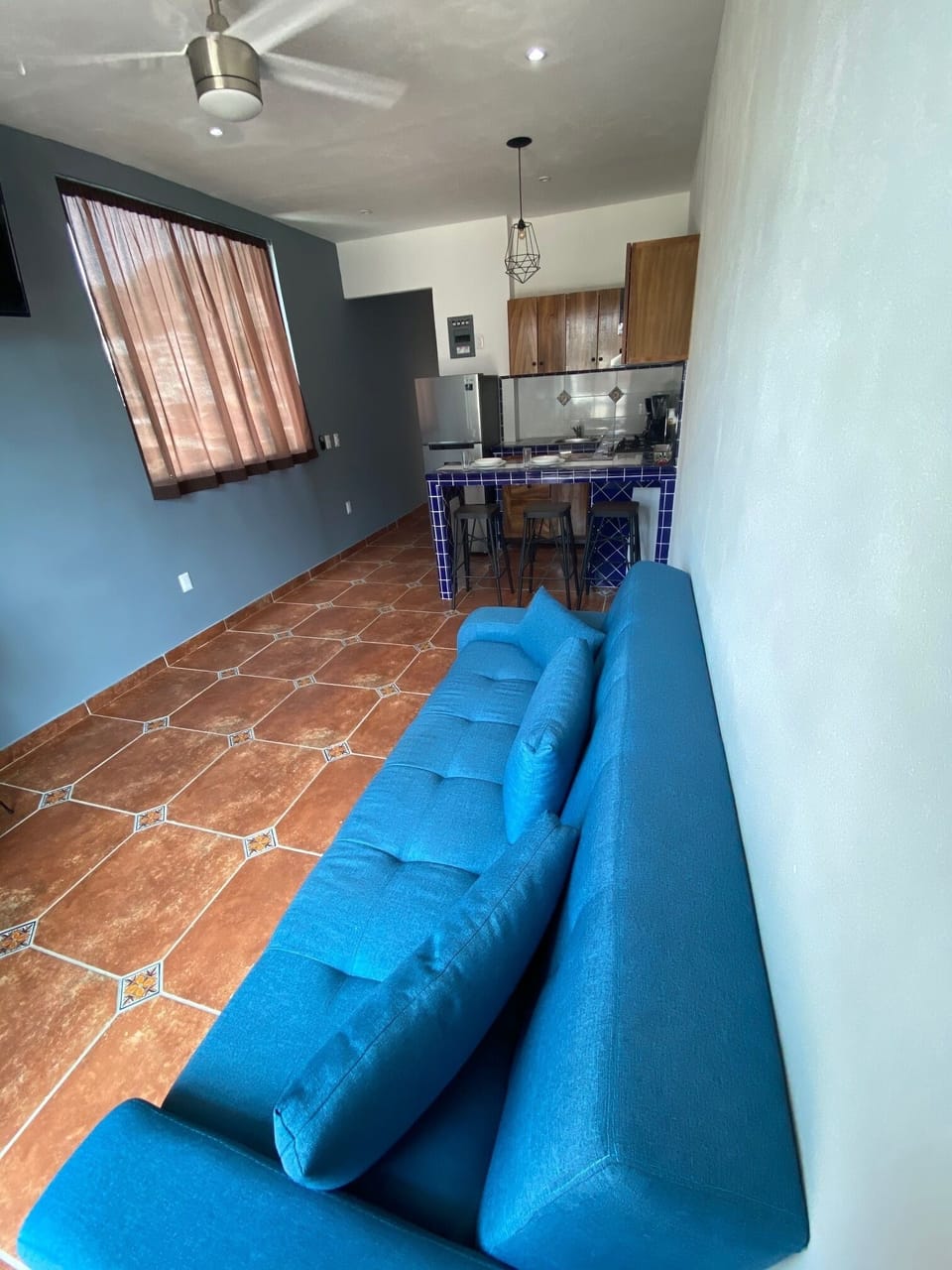 living area with tv