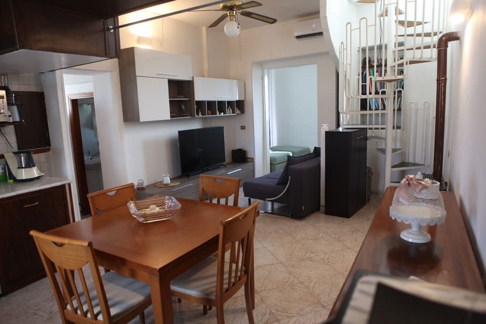 House, 2 Bedrooms, Terrace, Garden View | Living area | Books