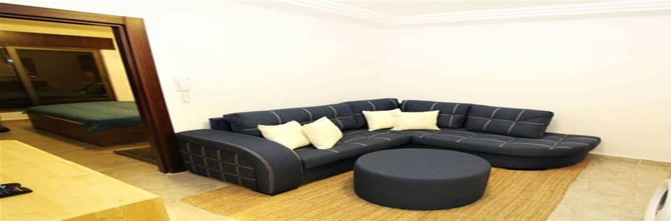 Apartment, 1 Bedroom, Smoking | Living room
