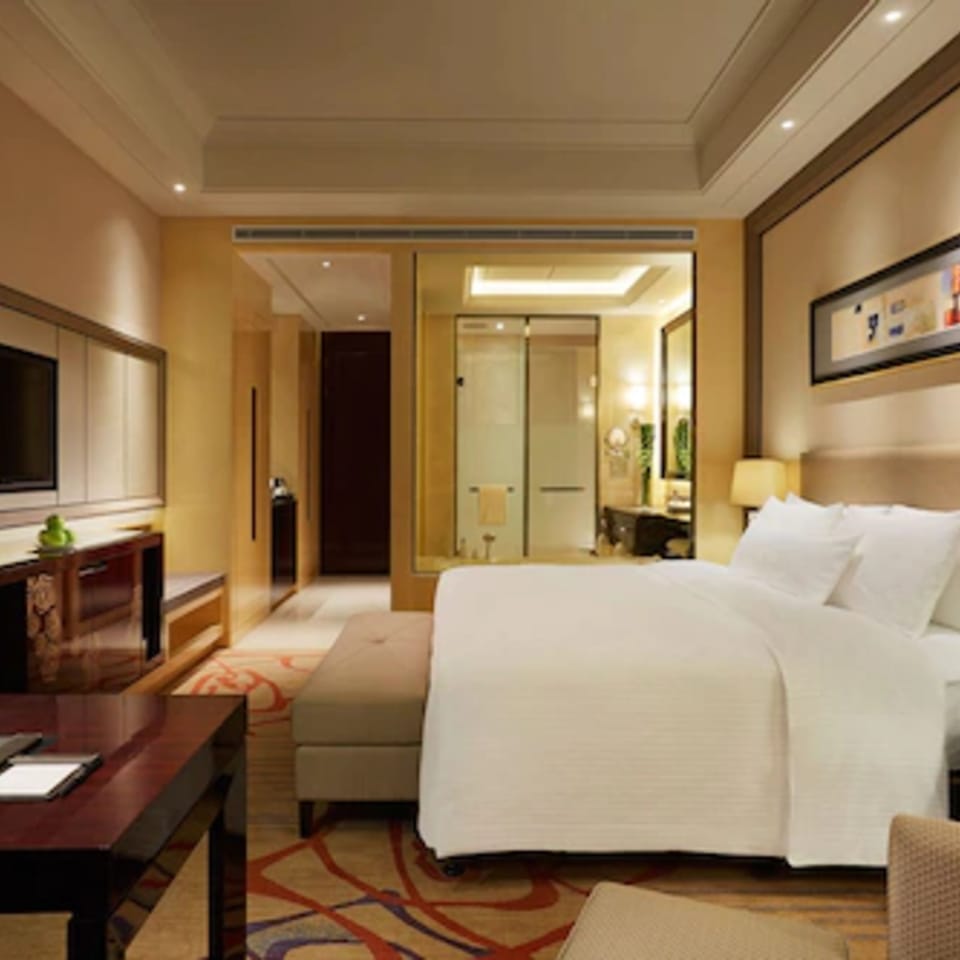 Premium bedding, down comforters, minibar, in-room safe