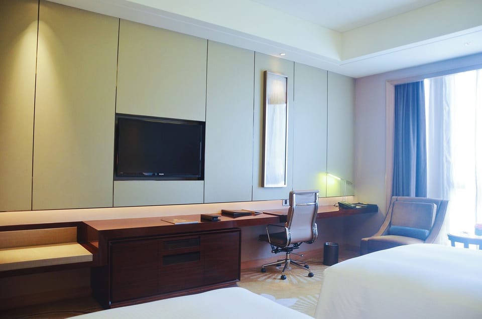 Down comforters, minibar, in-room safe, desk