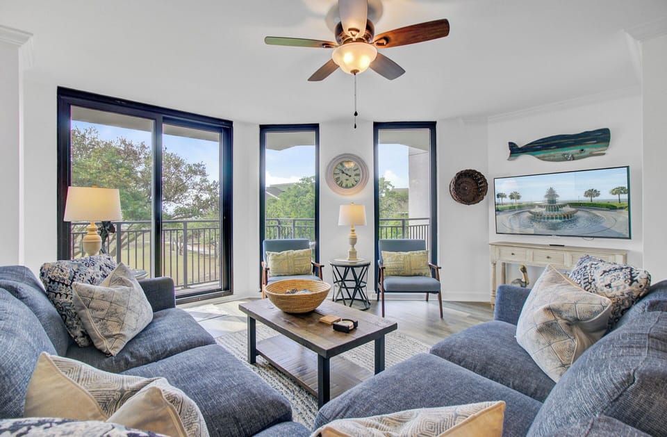 205A Shipwatch - Livingroom looking towards ocean