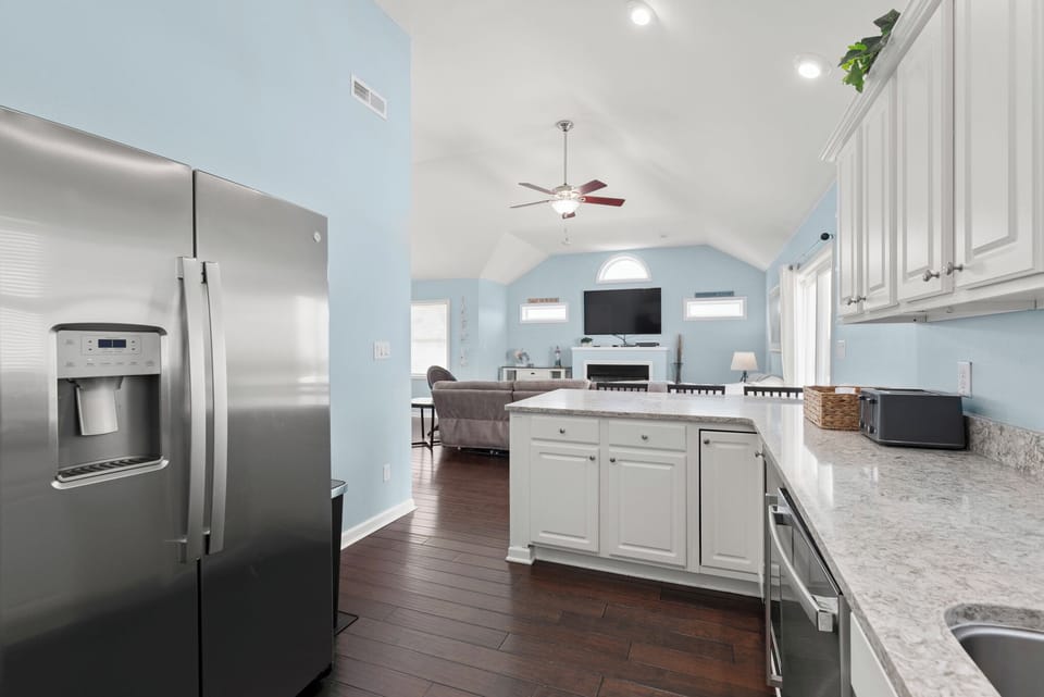 CCV04: Pelican Cove l Top Level Kitchen