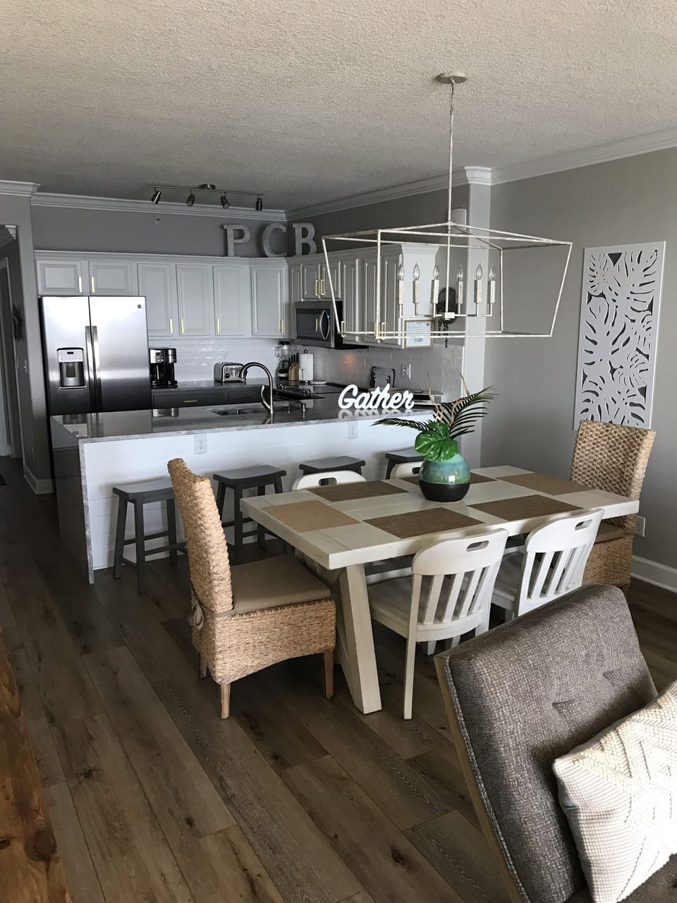 Kitchen & dining room 