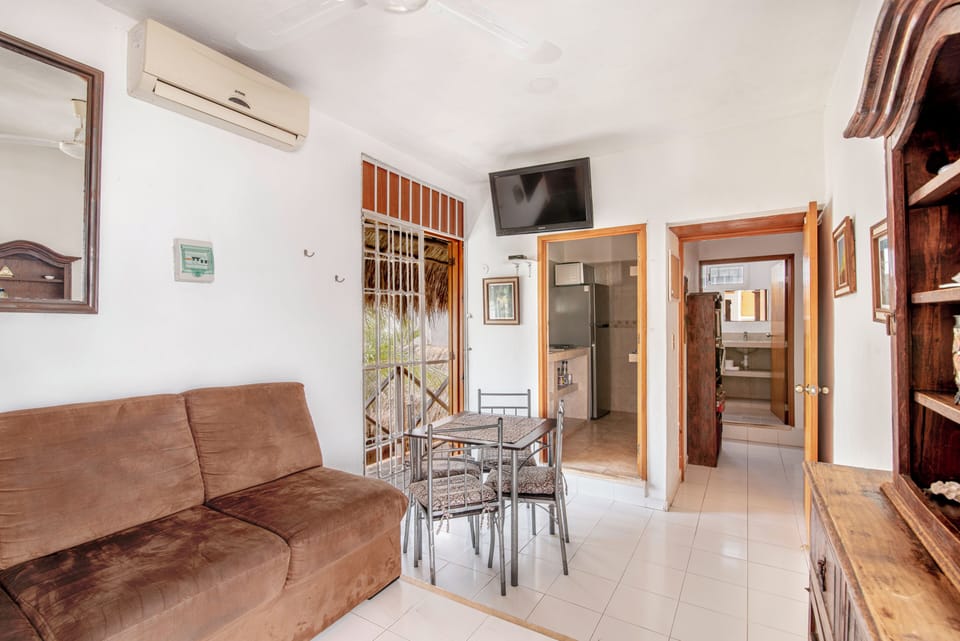 Apartment, 2 Bedrooms, Smoking, Private Pool | Dining