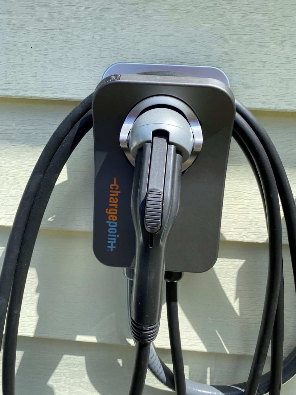 Electric Vehicle Charging Equipment Compatible with All EV Models