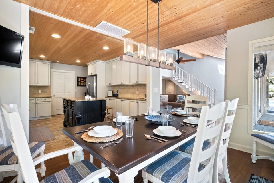 view of dining kitchen and greatroom
