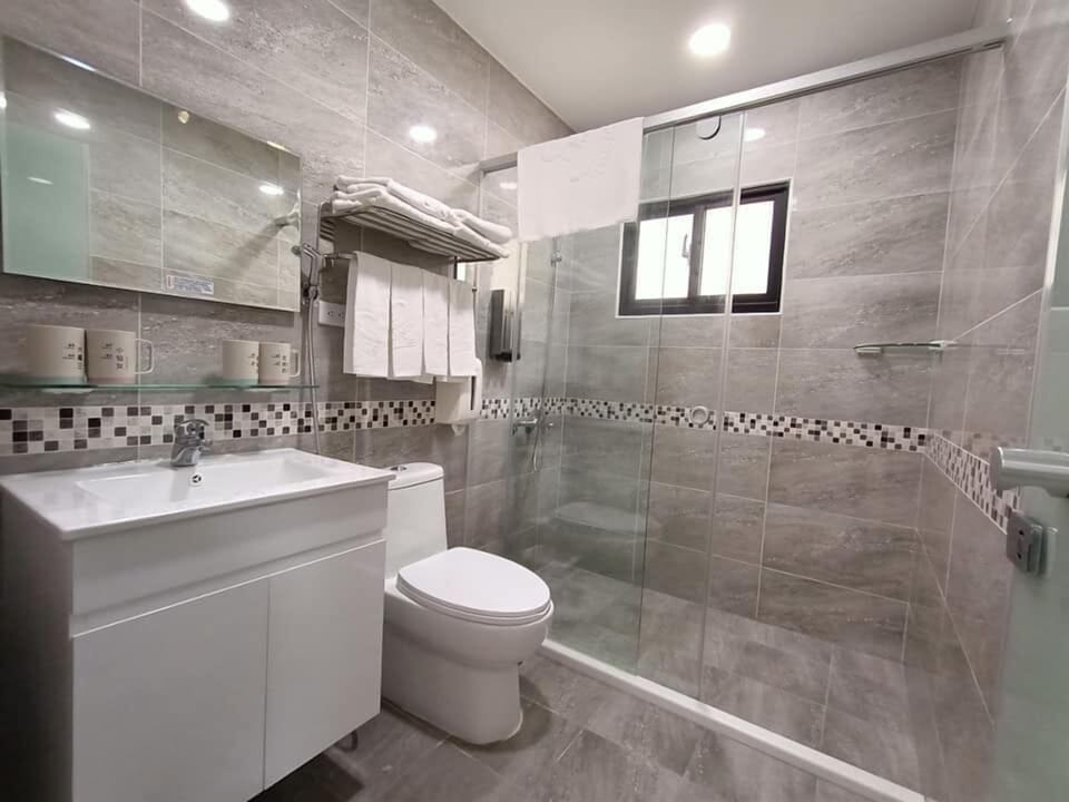 Quadruple Room | Bathroom | Shower, free toiletries, hair dryer, slippers
