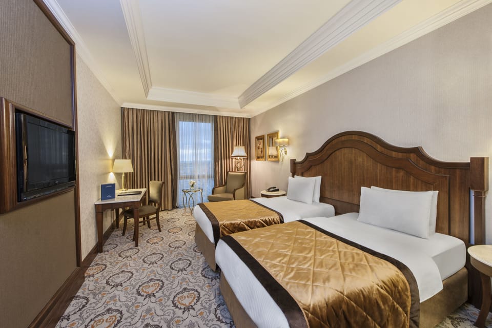 Superior Room with 2 Single Beds | Minibar, in-room safe, desk, soundproofing