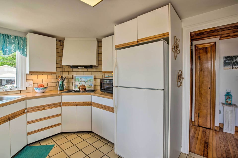 Well-Equipped Kitchen: Microwave | Cooking Basics | Coffee Maker