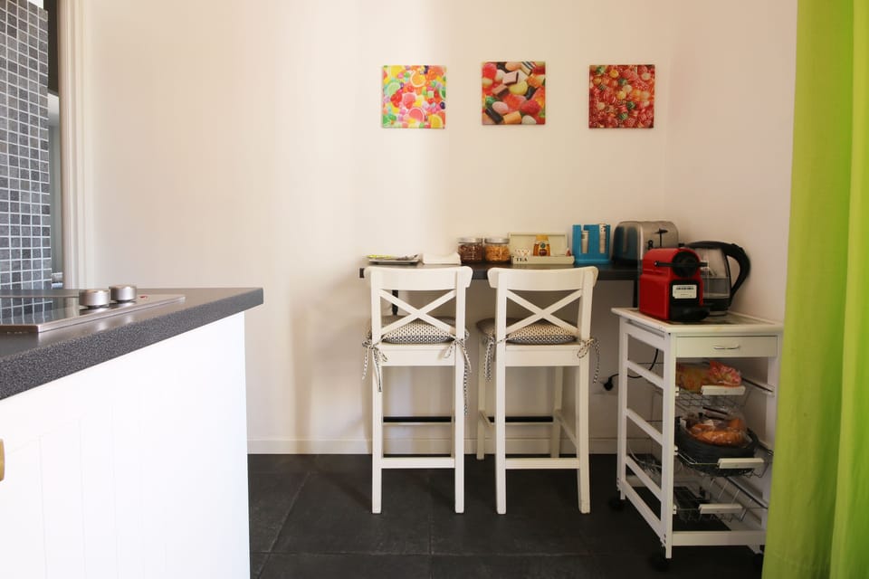 Coffee/tea maker, fridge, electric kettle