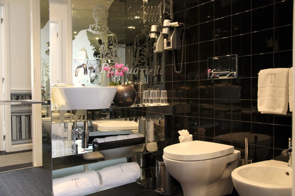Suite | Minibar, in-room safe, blackout drapes, soundproofing