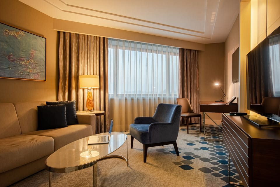 Suite | Minibar, in-room safe, desk, soundproofing