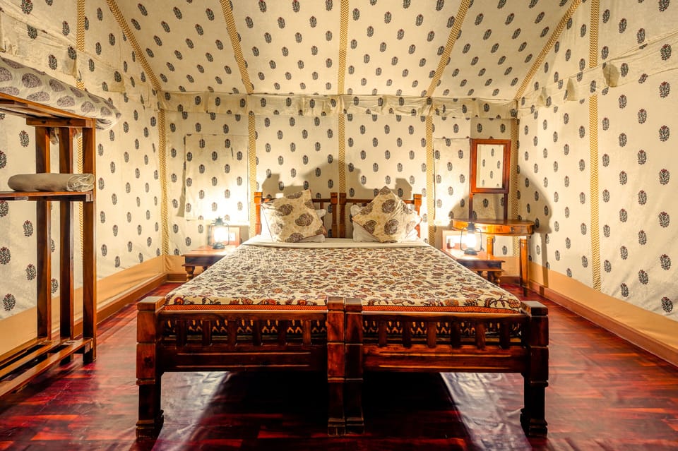 Air Fan Luxury Tent | 1 bedroom, cribs/infant beds, bed sheets