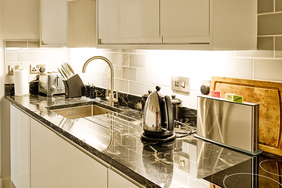 Apartment, 3 Bedrooms | Private kitchen | Fridge, microwave, electric kettle