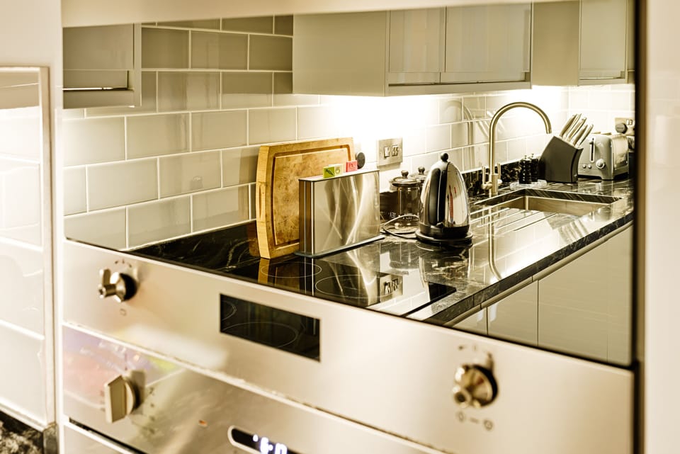 Apartment, 3 Bedrooms | Private kitchen | Fridge, microwave, electric kettle