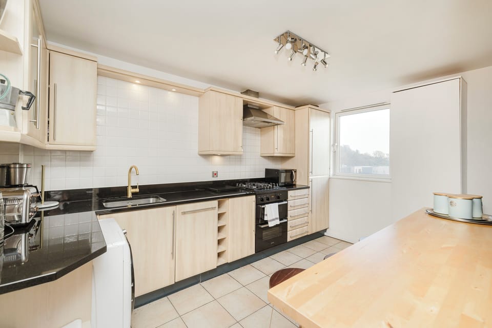 Apartment | Private kitchen | Fridge, microwave, oven, stovetop