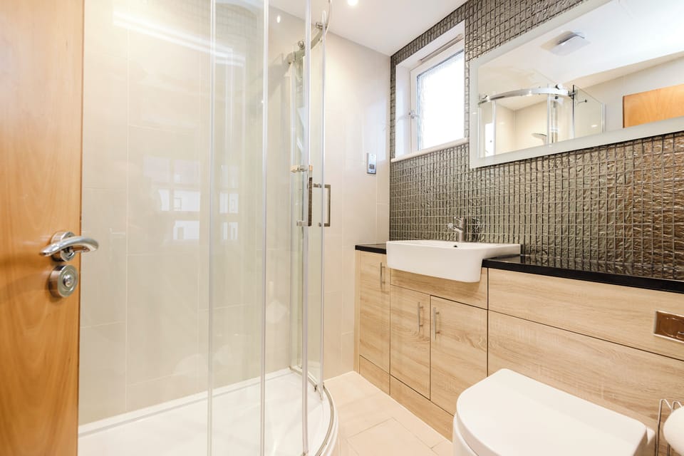 JOIVY Ultra Gorgeous 3bd Old Town Apt w\ Balcony&Parking Apartment in Edinburgh