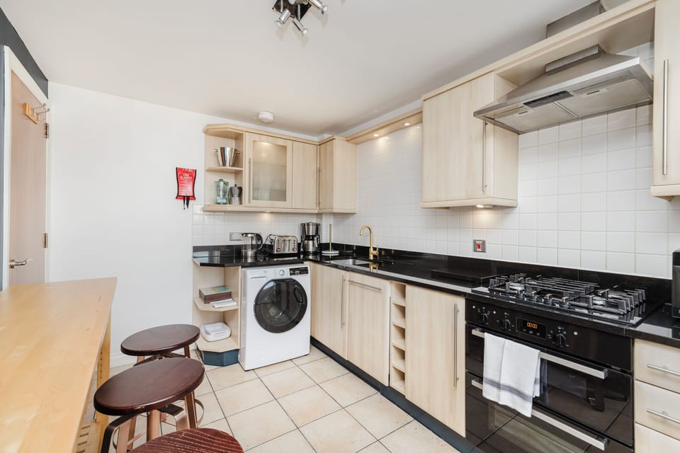 Apartment | Private kitchen | Fridge, microwave, oven, stovetop