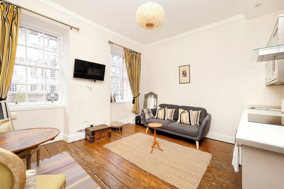 Apartment | Living area | TV