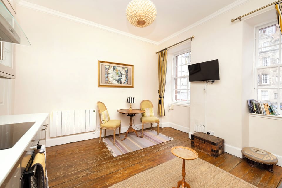 Apartment | Living area | TV