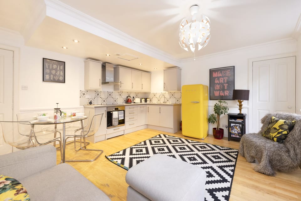 Apartment | Living area | TV