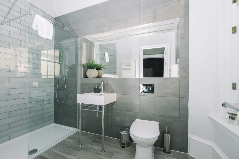 Apartment | Bathroom | Free toiletries, hair dryer, towels, soap