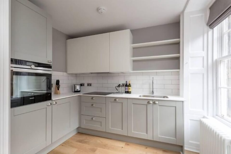 Apartment | Private kitchen | Fridge, microwave, oven, stovetop