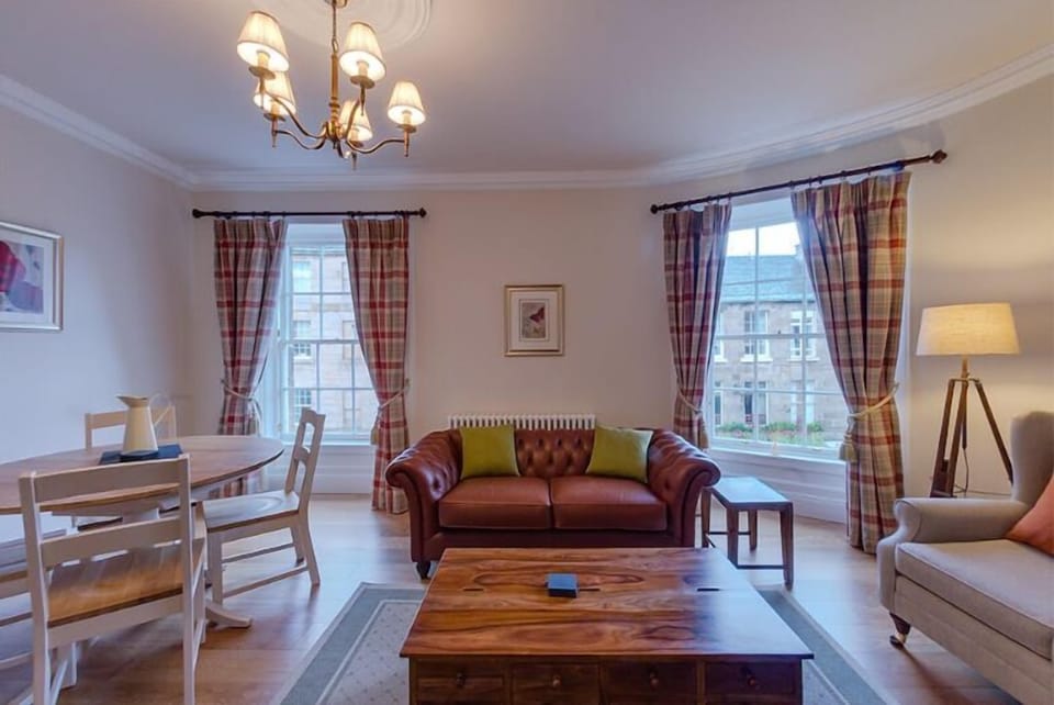 Apartment | Living room | Flat-screen TV