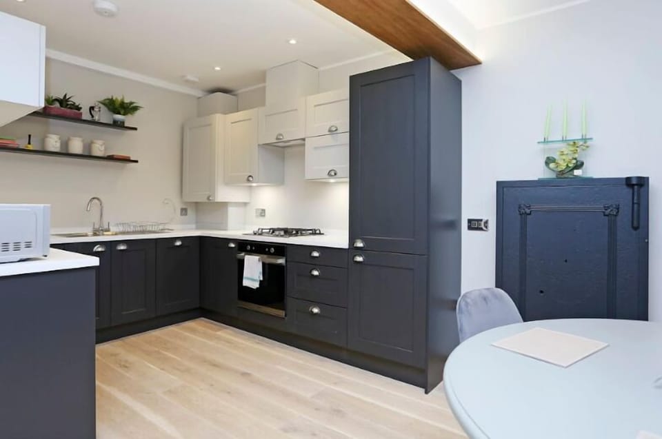 Design Apartment | Shared kitchen | Fridge, microwave, coffee/tea maker, electric kettle