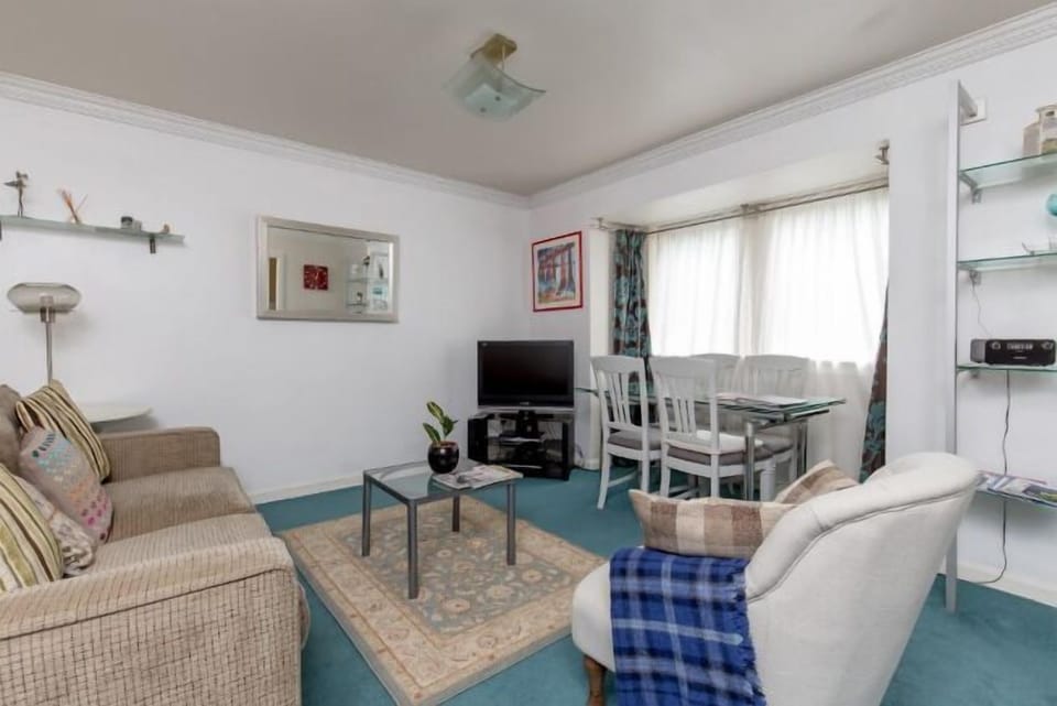 Apartment, 2 Bedrooms | Living area | TV