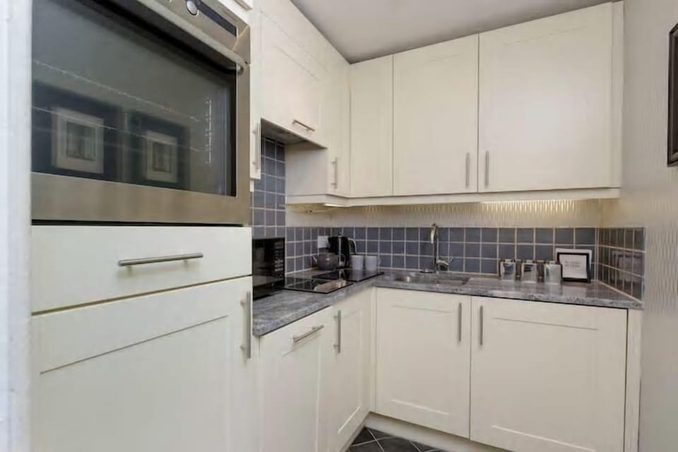 Apartment | Private kitchen | Fridge, microwave, coffee/tea maker, electric kettle