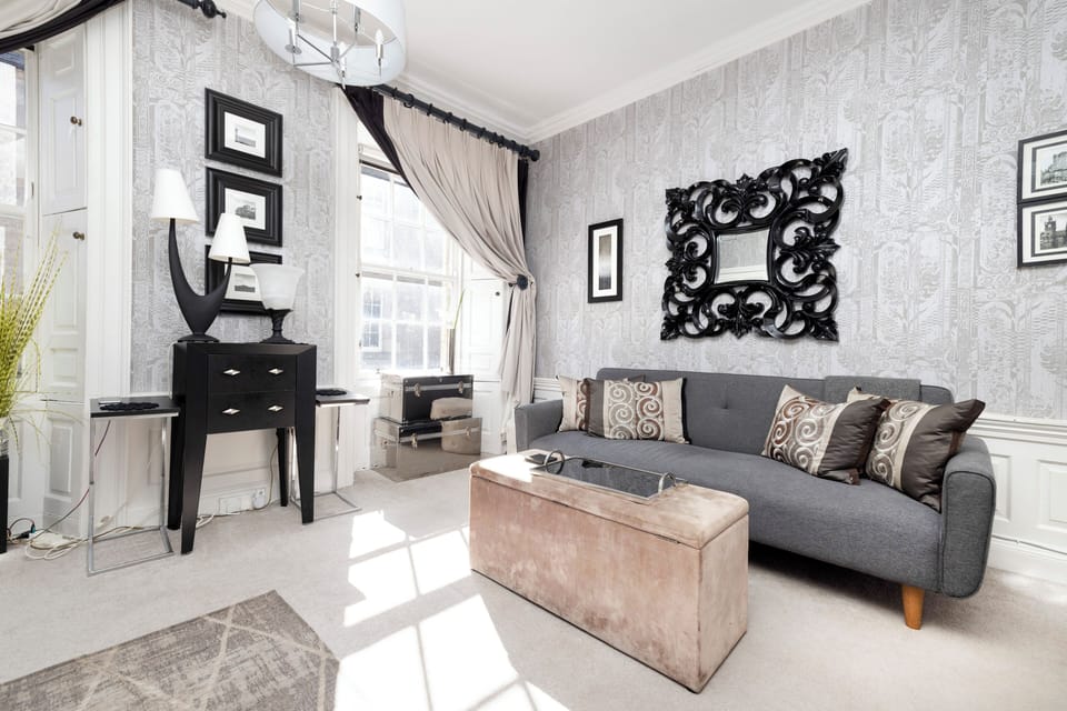 Apartment | Living room | TV