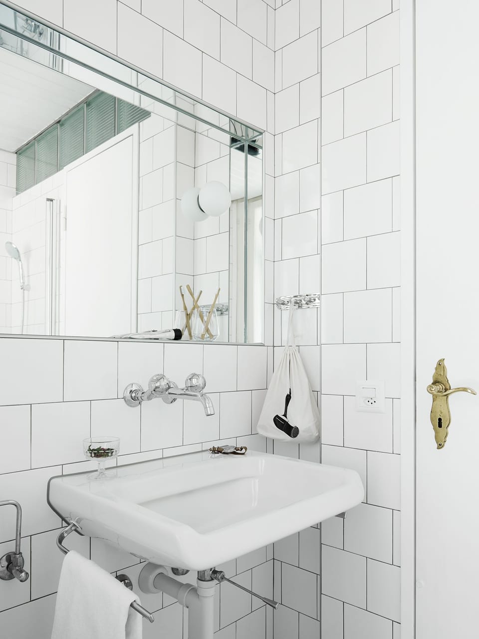 Comfort Double Room, 1 Queen Bed (Mini) | Bathroom | Hair dryer, towels