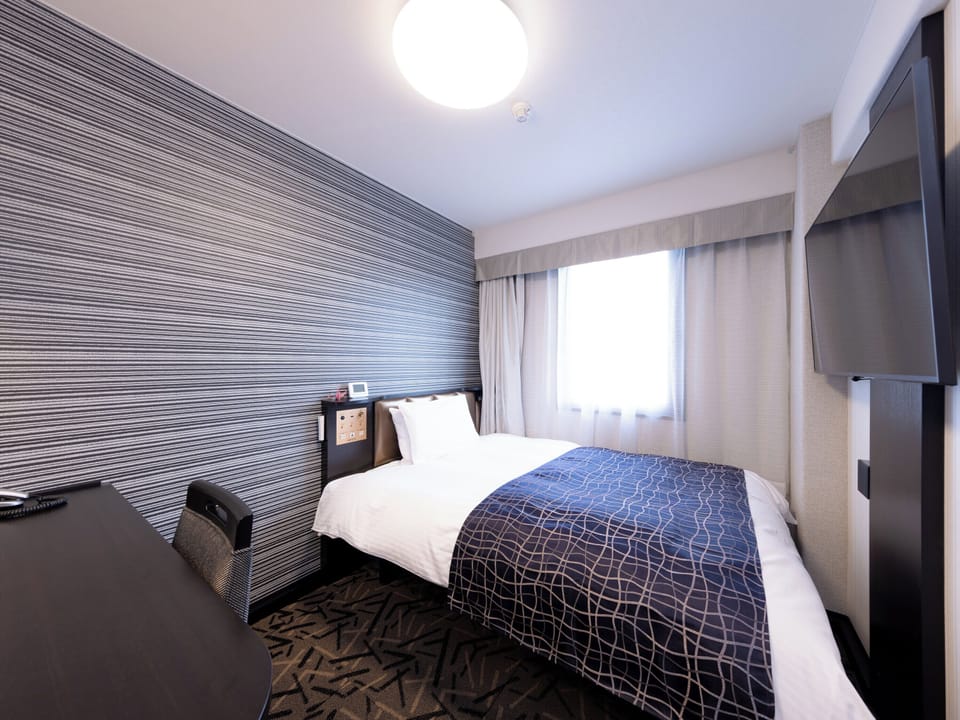 Down comforters, desk, blackout drapes, WiFi (free)